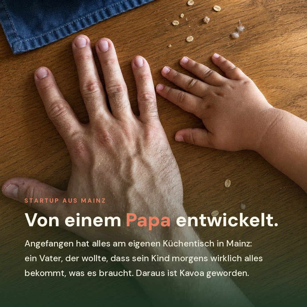 Von einem Papa am Kuechentisch in Mainz entwickelt: Vater- und Kinderhand am Fruehstueckstisch